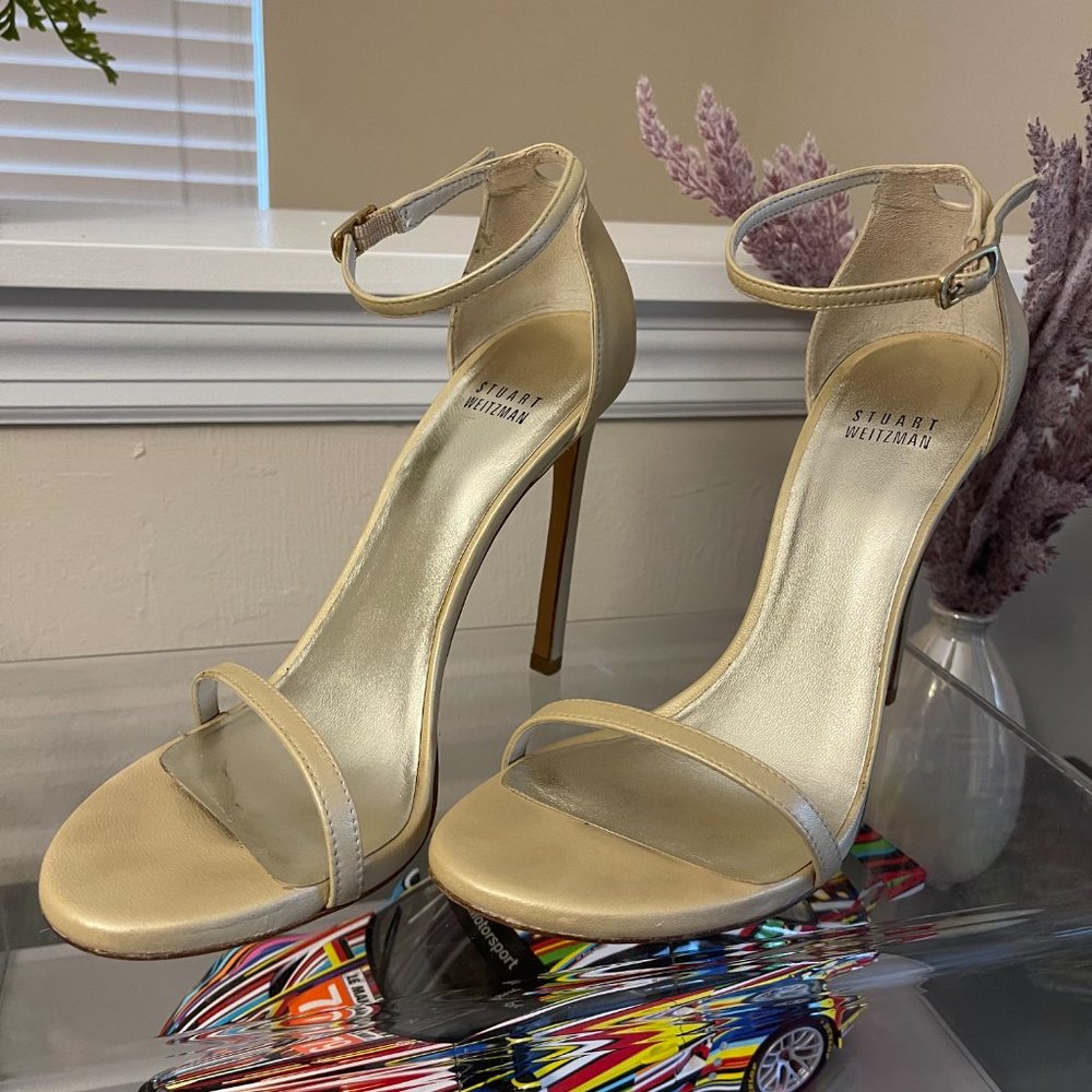 Stuart Weitzman Nudist Sandals Size 8 Pale Gold